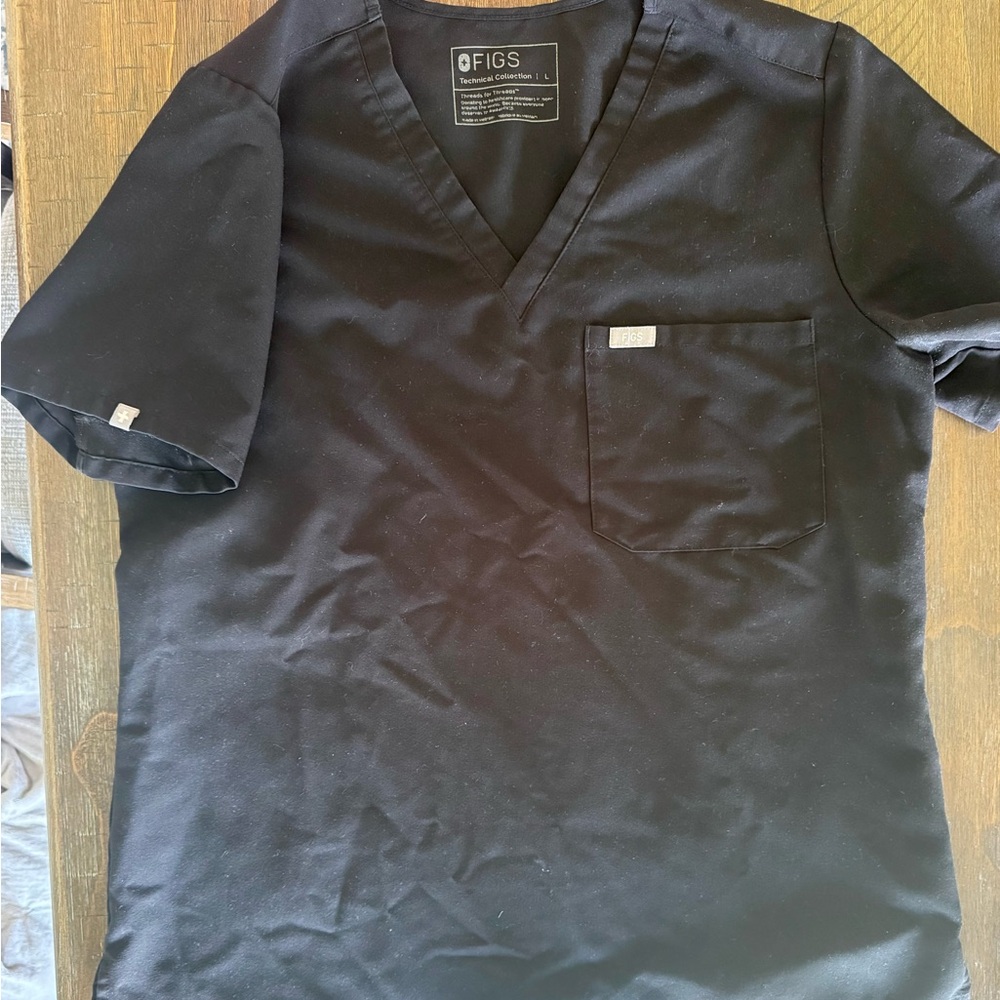 FIGS Catarina Black Scrub Top size Large